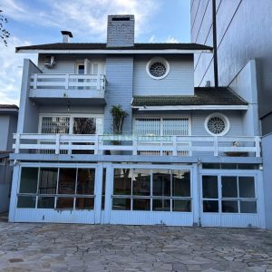 Casa com 430m², 3 dormitórios, 3 vagas, no bairro Jardim América em Caxias do Sul para Alugar