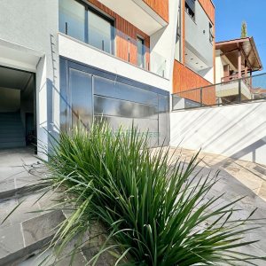 Casa com 196m², 3 dormitórios, 2 vagas, no bairro Vinhedos em Caxias do Sul para Comprar