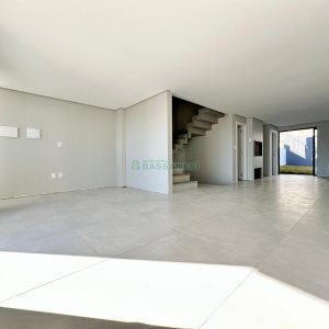Casa com 196m², 3 dormitórios, 2 vagas, no bairro Vinhedos em Caxias do Sul para Comprar