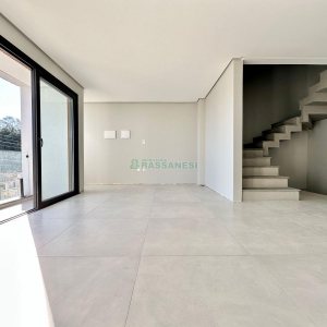 Casa com 196m², 3 dormitórios, 2 vagas, no bairro Vinhedos em Caxias do Sul para Comprar