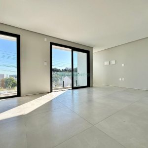 Casa com 196m², 3 dormitórios, 2 vagas, no bairro Vinhedos em Caxias do Sul para Comprar