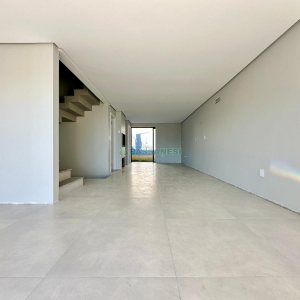 Casa com 196m², 3 dormitórios, 2 vagas, no bairro Vinhedos em Caxias do Sul para Comprar