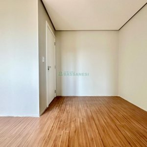 Casa com 196m², 3 dormitórios, 2 vagas, no bairro Vinhedos em Caxias do Sul para Comprar