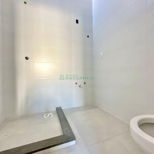 Casa com 196m², 3 dormitórios, 2 vagas, no bairro Vinhedos em Caxias do Sul para Comprar