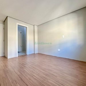 Casa com 196m², 3 dormitórios, 2 vagas, no bairro Vinhedos em Caxias do Sul para Comprar