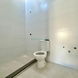 Casa com 196m², 3 dormitórios, 2 vagas, no bairro Vinhedos em Caxias do Sul para Comprar