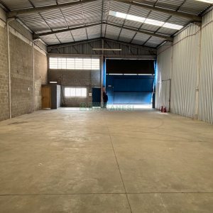 Pavilhão com 300m², no bairro Desvio Rizzo em Caxias do Sul para Alugar