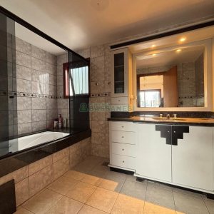 Apartamento com 145m², 3 dormitórios, 2 vagas, no bairro Panazzolo em Caxias do Sul para Alugar