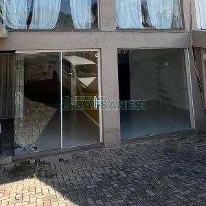 Loja com 220m², no bairro De Lazzer em Caxias do Sul para Alugar