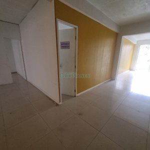 Loja com 220m², no bairro De Lazzer em Caxias do Sul para Alugar