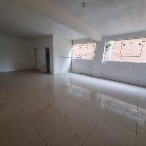 Loja com 220m², no bairro De Lazzer em Caxias do Sul para Alugar