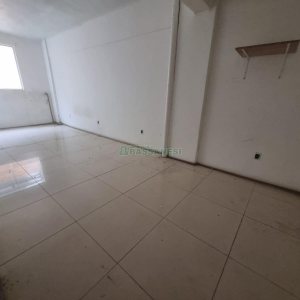 Loja com 220m², no bairro De Lazzer em Caxias do Sul para Alugar