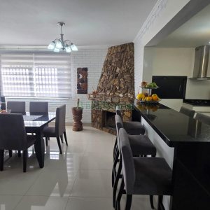 Chácara com 540m², 4 dormitórios, 1 vaga, no bairro Samuara em Caxias do Sul para Comprar