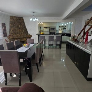 Chácara com 540m², 4 dormitórios, 1 vaga, no bairro Samuara em Caxias do Sul para Comprar