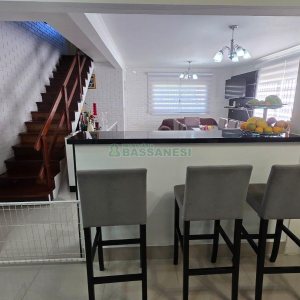 Chácara com 540m², 4 dormitórios, 1 vaga, no bairro Samuara em Caxias do Sul para Comprar