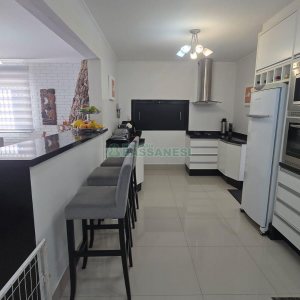 Chácara com 540m², 4 dormitórios, 1 vaga, no bairro Samuara em Caxias do Sul para Comprar