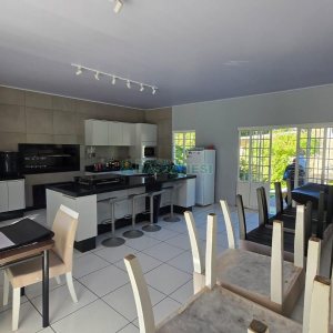 Chácara com 540m², 4 dormitórios, 1 vaga, no bairro Samuara em Caxias do Sul para Comprar