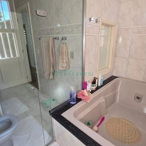 Chácara com 540m², 4 dormitórios, 1 vaga, no bairro Samuara em Caxias do Sul para Comprar
