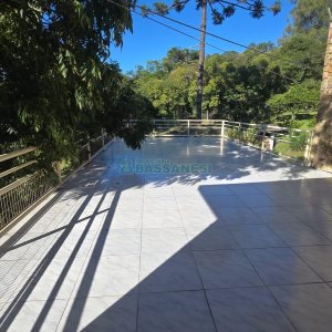 Chácara com 540m², 4 dormitórios, 1 vaga, no bairro Samuara em Caxias do Sul para Comprar