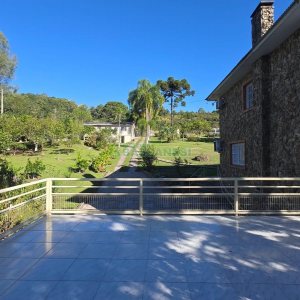 Chácara com 540m², 4 dormitórios, 1 vaga, no bairro Samuara em Caxias do Sul para Comprar
