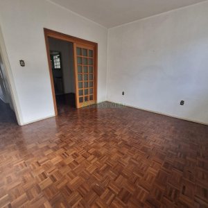 Casa, 4 dormitórios, 2 vagas, no bairro Lourdes em Caxias do Sul para Alugar