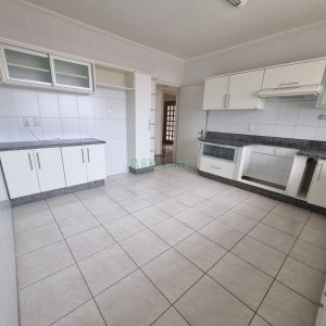 Casa, 4 dormitórios, 2 vagas, no bairro Lourdes em Caxias do Sul para Alugar