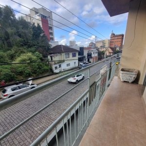 Casa, 4 dormitórios, 2 vagas, no bairro Lourdes em Caxias do Sul para Alugar