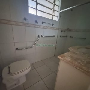 Casa, 4 dormitórios, 2 vagas, no bairro Lourdes em Caxias do Sul para Alugar