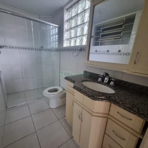 Casa, 4 dormitórios, 2 vagas, no bairro Lourdes em Caxias do Sul para Alugar