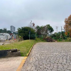 Pavilhão com 6429m², no bairro Nossa Senhora de Fátima em Caxias do Sul para Comprar