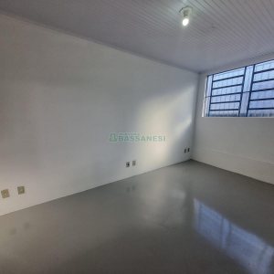 Pavilhão com 325m², no bairro Bela Vista em Caxias do Sul para Alugar