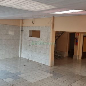 Loja com 320m², no bairro Rio Branco em Caxias do Sul para Alugar