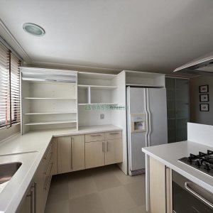 Apartamento com 455m², 3 dormitórios, 4 vagas, no bairro Centro em Caxias do Sul para Comprar