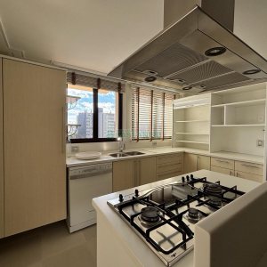 Apartamento com 455m², 3 dormitórios, 4 vagas, no bairro Centro em Caxias do Sul para Comprar