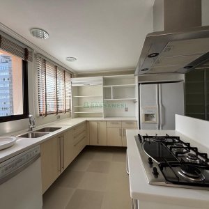 Apartamento com 455m², 3 dormitórios, 4 vagas, no bairro Centro em Caxias do Sul para Comprar