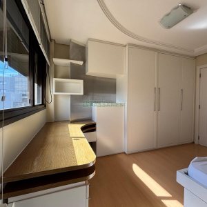 Apartamento com 455m², 3 dormitórios, 4 vagas, no bairro Centro em Caxias do Sul para Comprar