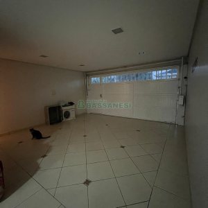 Sobrado com 180m², 3 dormitórios, 4 vagas, no bairro Kayser em Caxias do Sul para Alugar