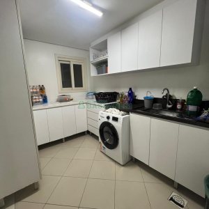 Sobrado com 180m², 3 dormitórios, 4 vagas, no bairro Kayser em Caxias do Sul para Alugar