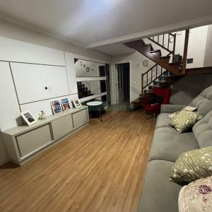 Sobrado com 180m², 3 dormitórios, 4 vagas, no bairro Kayser em Caxias do Sul para Alugar