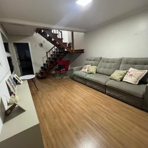 Sobrado com 180m², 3 dormitórios, 4 vagas, no bairro Kayser em Caxias do Sul para Alugar
