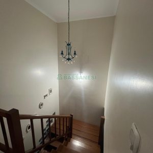 Sobrado com 180m², 3 dormitórios, 4 vagas, no bairro Kayser em Caxias do Sul para Alugar
