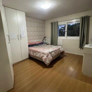 Sobrado com 180m², 3 dormitórios, 4 vagas, no bairro Kayser em Caxias do Sul para Alugar