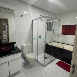 Sobrado com 180m², 3 dormitórios, 4 vagas, no bairro Kayser em Caxias do Sul para Alugar