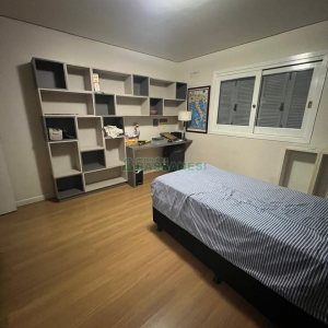 Sobrado com 180m², 3 dormitórios, 4 vagas, no bairro Kayser em Caxias do Sul para Alugar