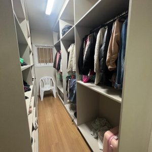 Sobrado com 180m², 3 dormitórios, 4 vagas, no bairro Kayser em Caxias do Sul para Alugar