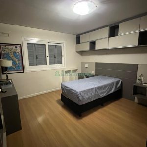 Sobrado com 180m², 3 dormitórios, 4 vagas, no bairro Kayser em Caxias do Sul para Alugar