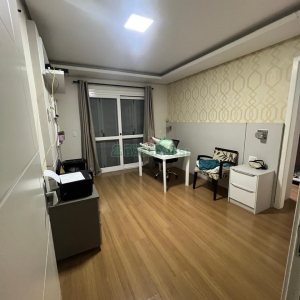 Sobrado com 180m², 3 dormitórios, 4 vagas, no bairro Kayser em Caxias do Sul para Alugar