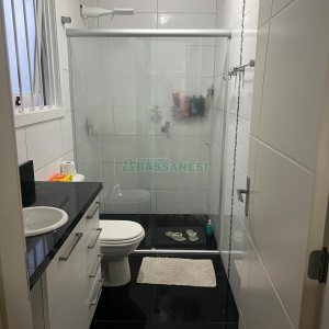 Sobrado com 180m², 3 dormitórios, 4 vagas, no bairro Kayser em Caxias do Sul para Alugar
