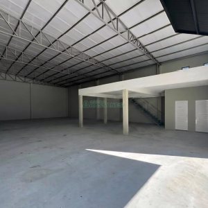 Pavilhão com 378m², no bairro São Luiz em Caxias do Sul para Alugar