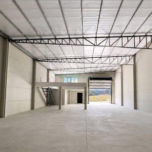 Pavilhão com 378m², no bairro São Luiz em Caxias do Sul para Alugar